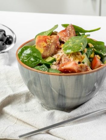 Салат из консервированного тунца и шпината – пошаговый рецепт