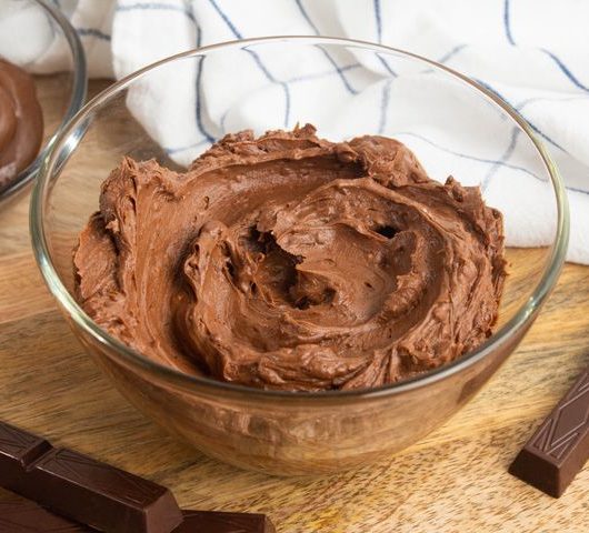 Крем с «Нутеллой» и темным шоколадом – пошаговый рецепт