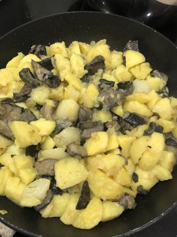 Картошечка с грибами и сливочным маслом – пошаговый рецепт
