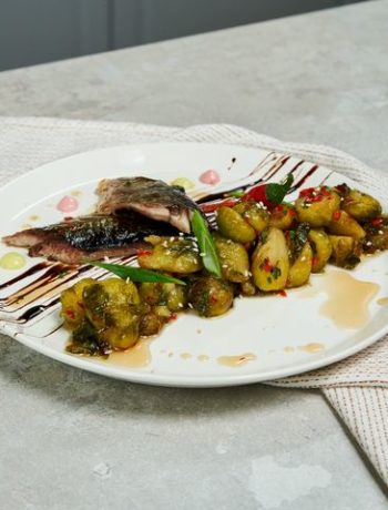 Хрустящая брюссельская капуста в чили-карамели – пошаговый рецепт