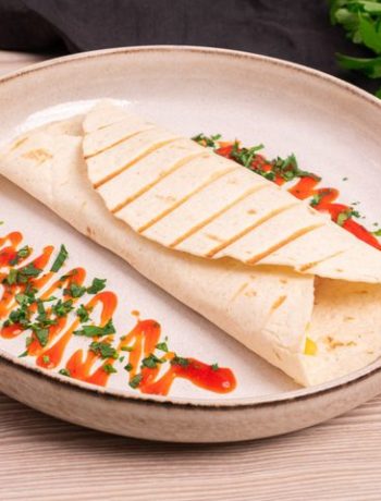 Сосиски с сыром в тортилье – пошаговый рецепт