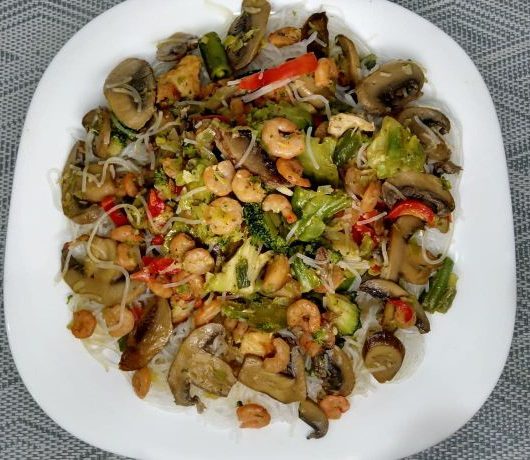 Креветки с брокколи и лапшой – пошаговый рецепт