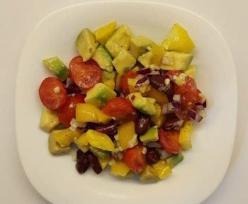 Сытный салат с фасолью и авокадо – пошаговый рецепт