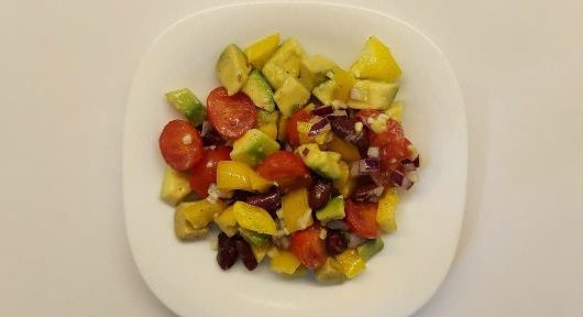 Сытный салат с фасолью и авокадо – пошаговый рецепт