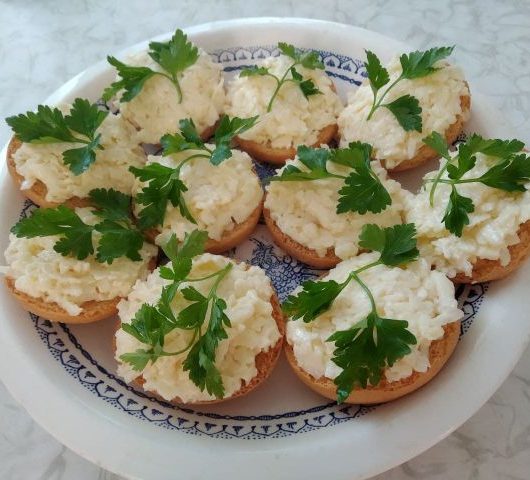 Сырно-чесночная закуска – пошаговый рецепт