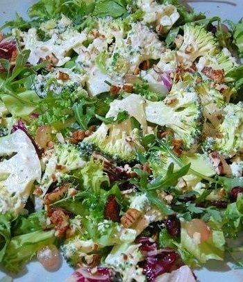 Салат с брокколи и виноградом под соусом из кешью – пошаговый рецепт