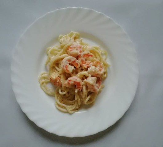 Сливочные спагетти с креветками в нежном соусе – пошаговый рецепт