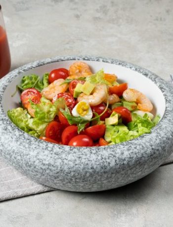 Салат с авокадо и лангустинами – пошаговый рецепт