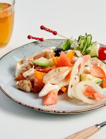 Греческий салат с курицей – пошаговый рецепт