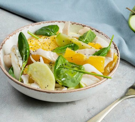 Салат с кальмаром и шпинатом – пошаговый рецепт