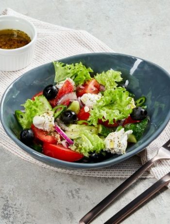 Классический греческий салат с красным луком – пошаговый рецепт
