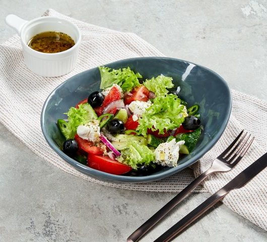 Классический греческий салат с красным луком – пошаговый рецепт