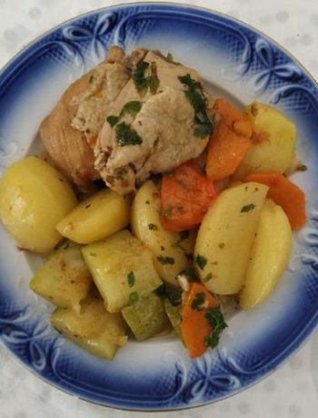 Сочное рагу из тушеных куриных бедер с картофелем и овощами – пошаговый рецепт