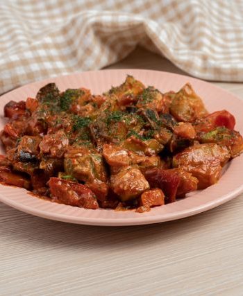 Овощное рагу из кабачков и баклажанов в томатно-сметанном соусе – пошаговый рецепт