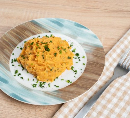 Картофельное пюре с томатной пастой и зеленым луком – пошаговый рецепт