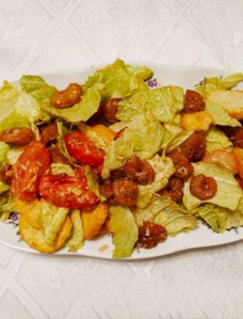 Пикантный салат с креветками и сухариками – пошаговый рецепт