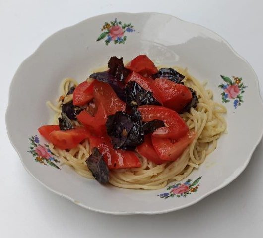 Спагетти с помидорами