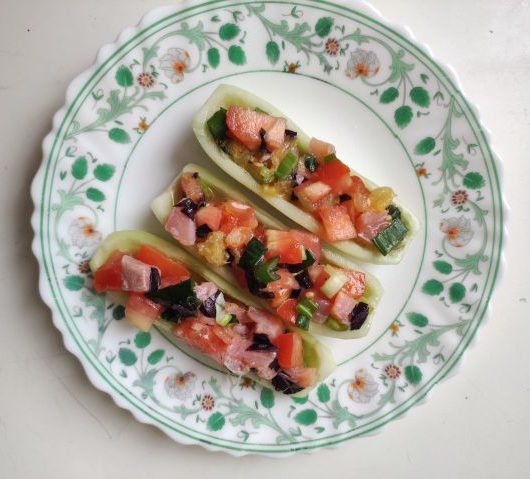 Холодная закуска из копченого лосося с базиликом – пошаговый рецепт