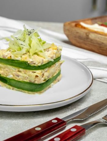 Салат из рыбных консервов с яйцом кукурузой – пошаговый рецепт