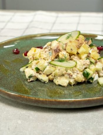 Салат из рыбных консервов со свежим огурцом и картофелем – пошаговый рецепт