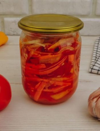 Салат из помидоров в банках – пошаговый рецепт