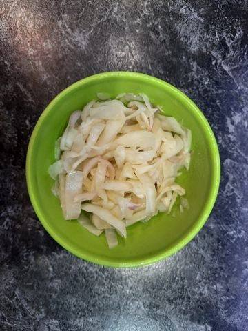 Салат из квашеной капусты по маминому рецепту – пошаговый рецепт