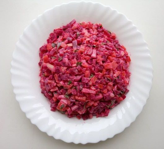 Острый салат из вареной свеклы – пошаговый рецепт