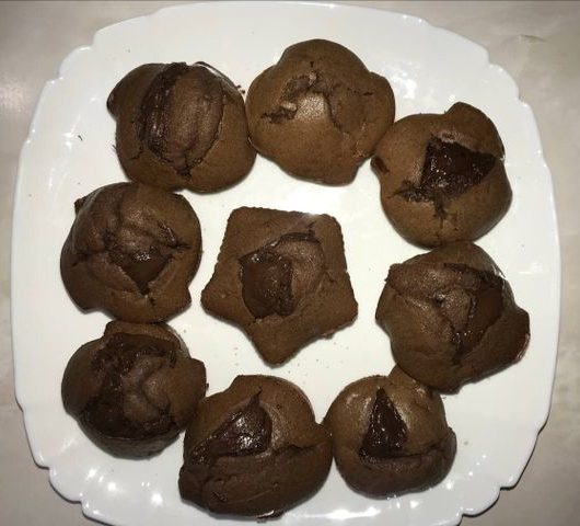 Нежнейшие кексы с шоколадной начинкой – пошаговый рецепт