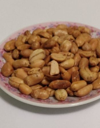 Поджаренный арахис с солью на сковороде – пошаговый рецепт