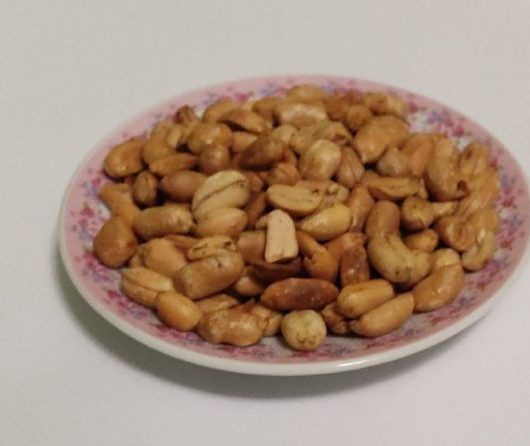 Поджаренный арахис с солью на сковороде – пошаговый рецепт