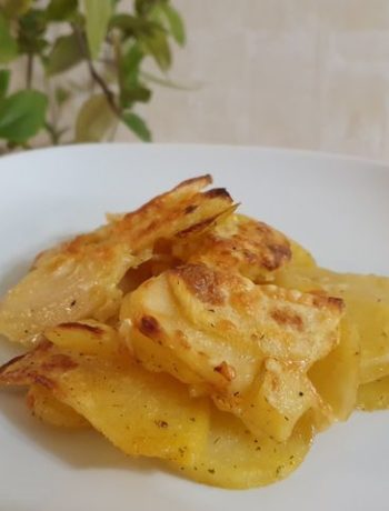Запечённый картофель в сметанном соусе – пошаговый рецепт