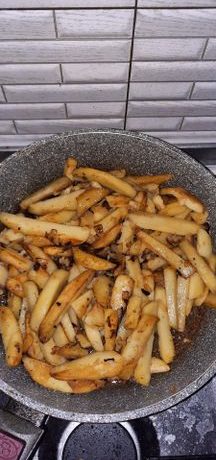 Хрустящая жареная картошка с луком – пошаговый рецепт