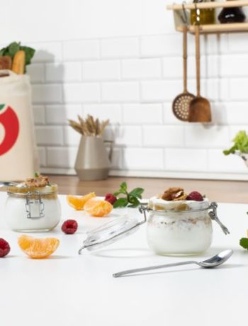 Йогурт с медом и грецким орехом – пошаговый рецепт