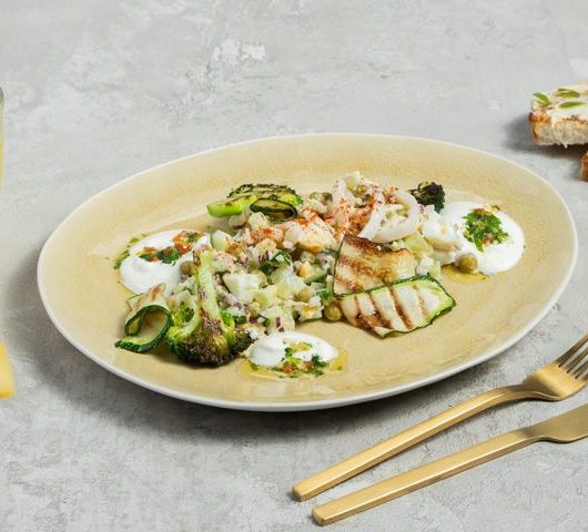 Салат с кальмаром и овощами – пошаговый рецепт