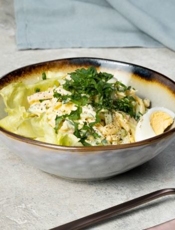 Салат с кальмаром и салатом айсберг – пошаговый рецепт
