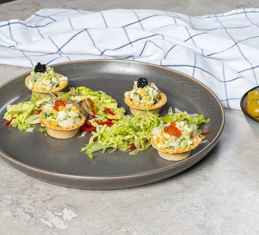 Салат с кальмаром в тарталетках – пошаговый рецепт