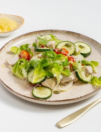 Салат с курицей и свежими овощами – пошаговый рецепт